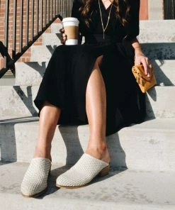 Promo 🎁 VOLATILE The Woven One Mule - Ice ❤️ -Outerwear Sales 5903716 DSC 0834 min faaef4c7 201f 4668 af3a f42eec36a8e3 5000x scaled