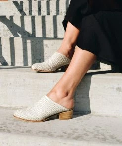 Promo 🎁 VOLATILE The Woven One Mule - Ice ❤️ -Outerwear Sales 5903717 DSC 0841 min bdd3f4fa 9ec8 4b06 9e9d a5cfb2294aeb 5000x scaled