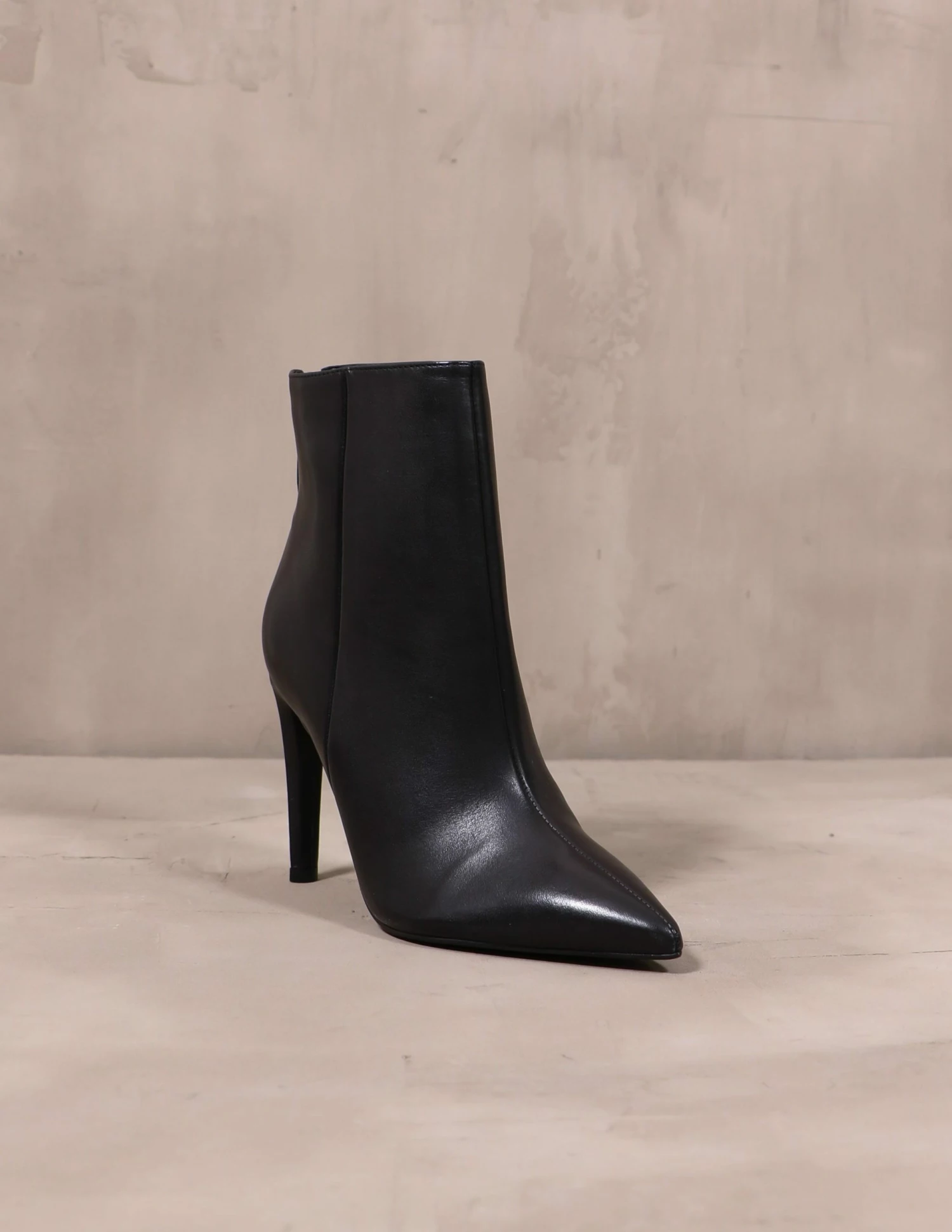 Discount π₯ Steve Madden NOIR OR NEVER BOOTIE π 4 Discount π₯ Steve Madden NOIR OR NEVER BOOTIE π - Image 2